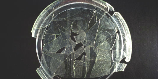 Piatto di vetro del 4° secolo raffigurante Gesù e due apostoli